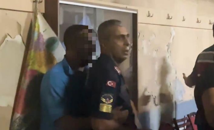 Yangın yerinde hırsızlık iddiası ortalığı böyle karıştırdı... Tekme tokat dövüldü, jandarma kurtardı