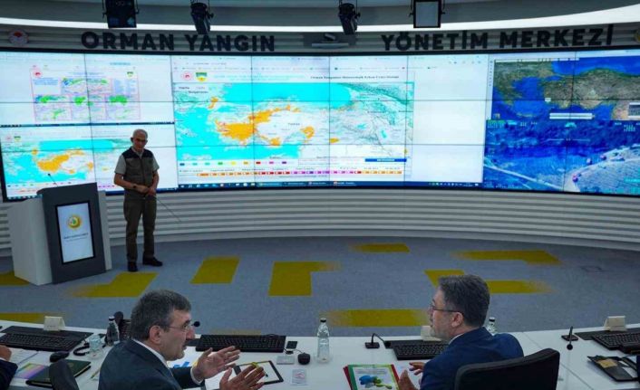 Yangın Yönetim Merkezi’ndeki toplantıda bakanlar orman yangınlarını ele aldı