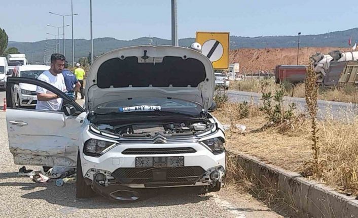 Yasaklı madde bulunduran araç, polisi peşine taktı, lastikleri patlatılarak durduruldu
