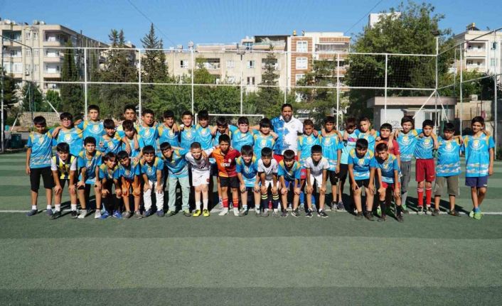 Yaz futbol kursu çocukların gözdesi oldu