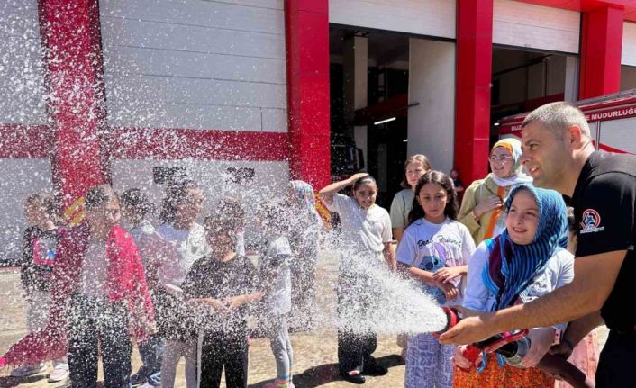 Yaz kulübü öğrencileri itfaiyeye gezdi