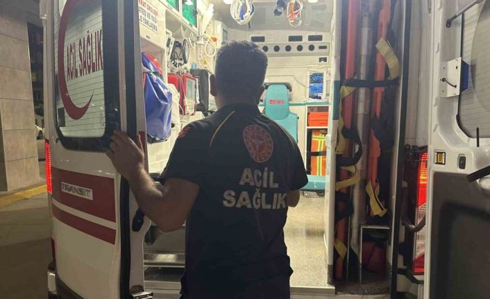 Yeğen amcasını bıçakladı