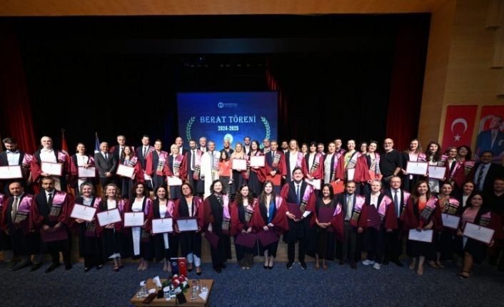 Yeni profesörler ve doçentler beratlarını aldı