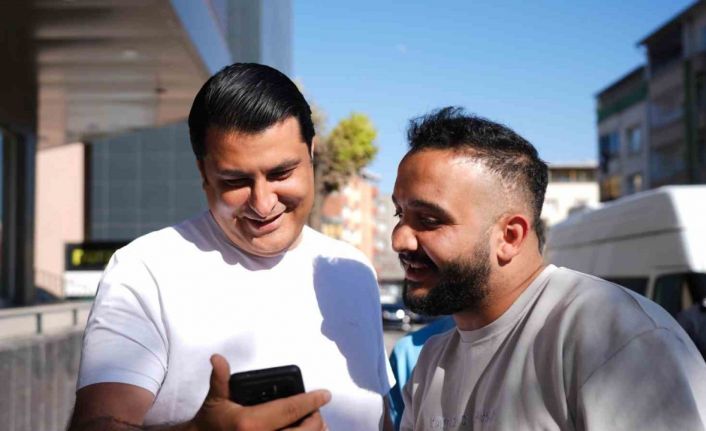 Yılmaz, sokak sokak gezerek, vatandaşların taleplerini dinledi