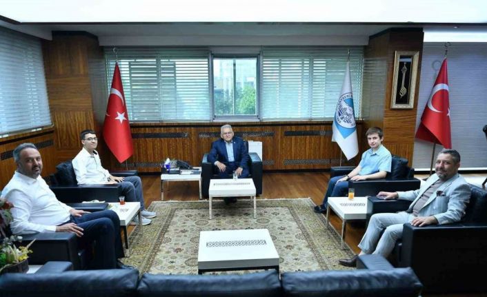 YKS’de Türkiye derecesi yapan öğrencilere tam destek