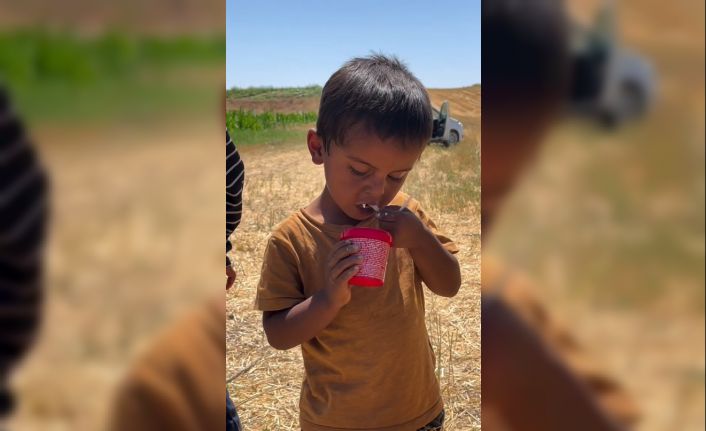 Yol kenarında limonata satarak dondurma parası biriktiren çocuklara sürpriz