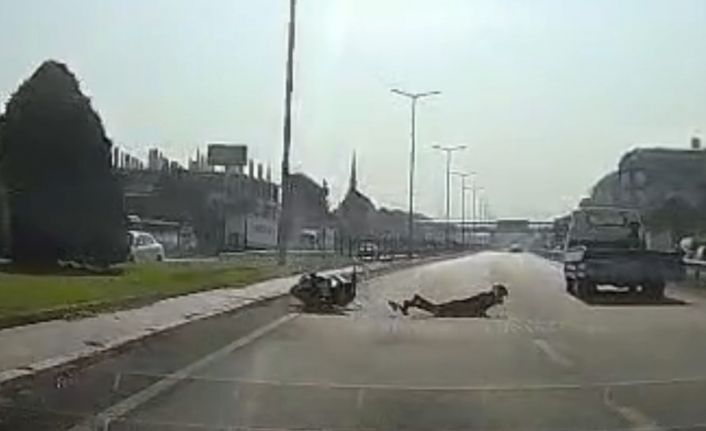 Yola biran da çıkan çekiciye motosiklet çarptı