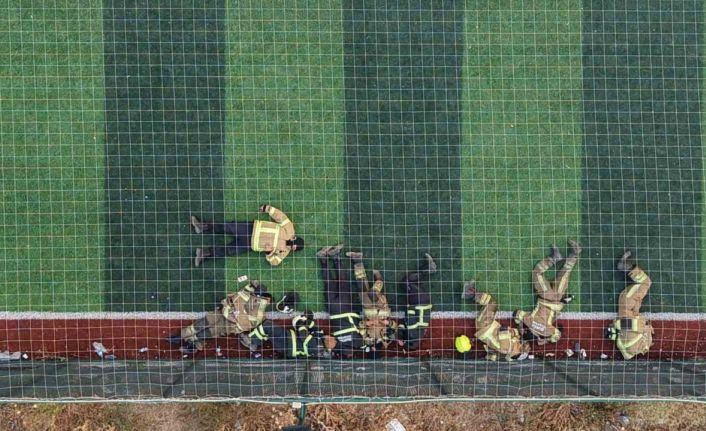 Yorulmayan alev savaşçıları halı sahada böyle dinlendi