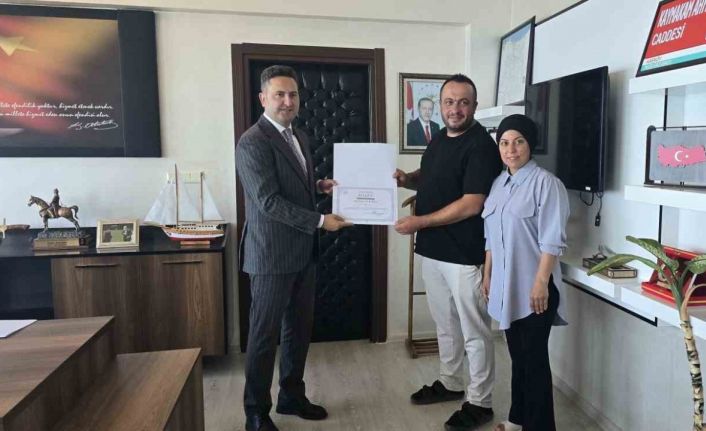 Yosunlu iskeleyi temizleyen çifte teşekkür belgesi