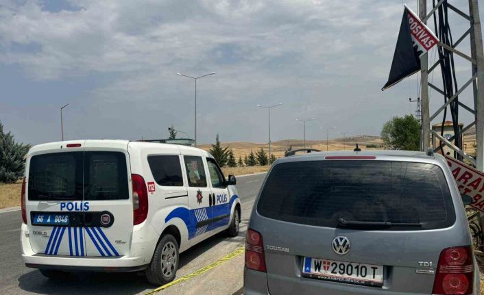 Yozgat’ta elektrik direğine çarpan otomobildeki 3 kişi yaralandı