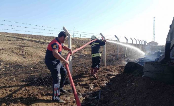 Yozgat’ta yangında inşaat malzemeleri kullanılamaz hale geldi