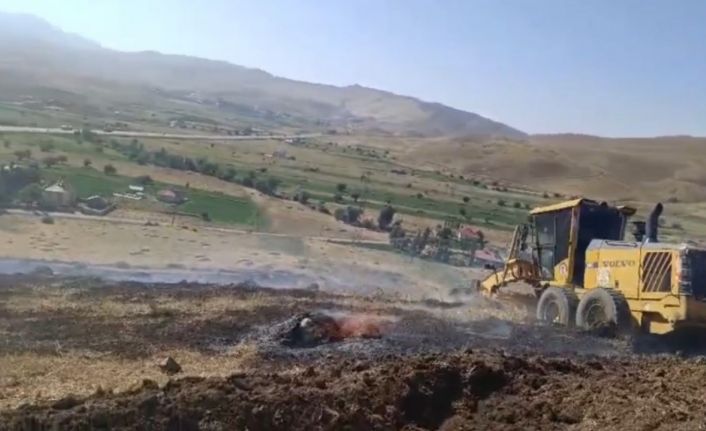 Yüksekova’da anız yangınına kepçeli müdahale