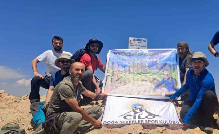 Yüksekovalı dağcılar Türkiye’nin ikinci en yüksek noktasına zirve tırmanışı yaptı