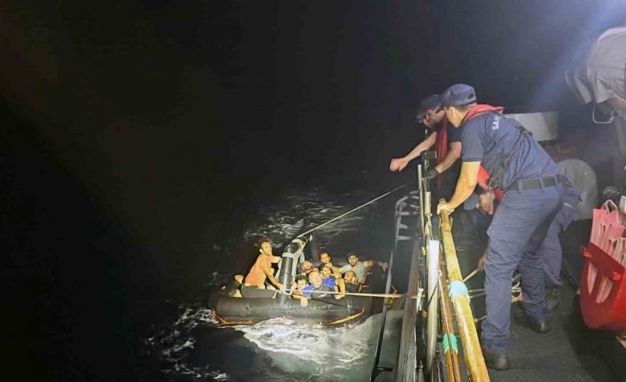 Yunanistan’ın geri ittiği can sallarında 16 düzensiz göçmen kurtarıldı