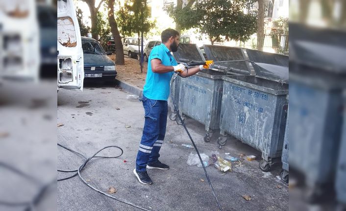 Yunusemre’de çöp konteynerleri dezenfekte ediliyor