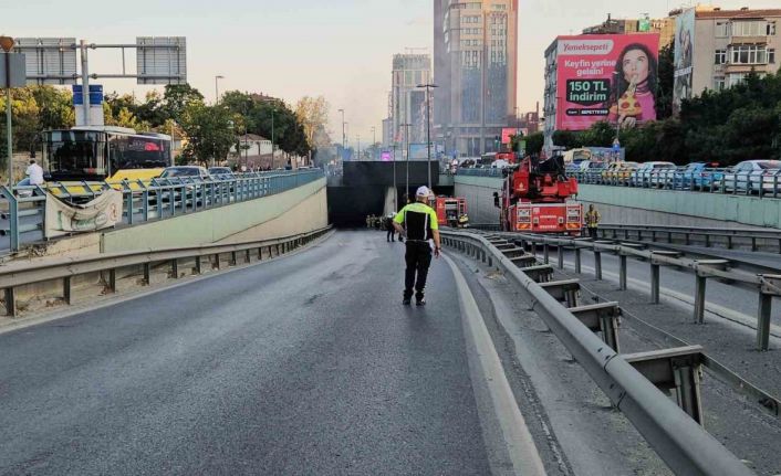 Zincirlikuyu’da İETT otobüsü alevlere teslim oldu