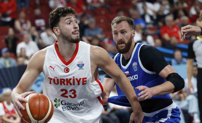 12 Dev Adam, Çekya’yı farklı mağlup etti