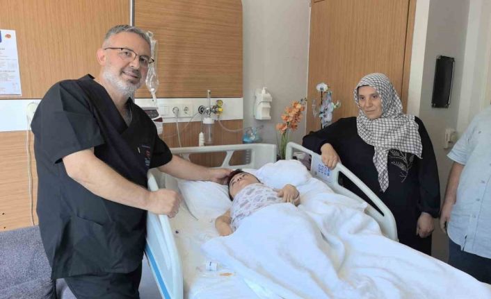 24 kilo ağırlığındaki kadından 3 kilo kist çıktı