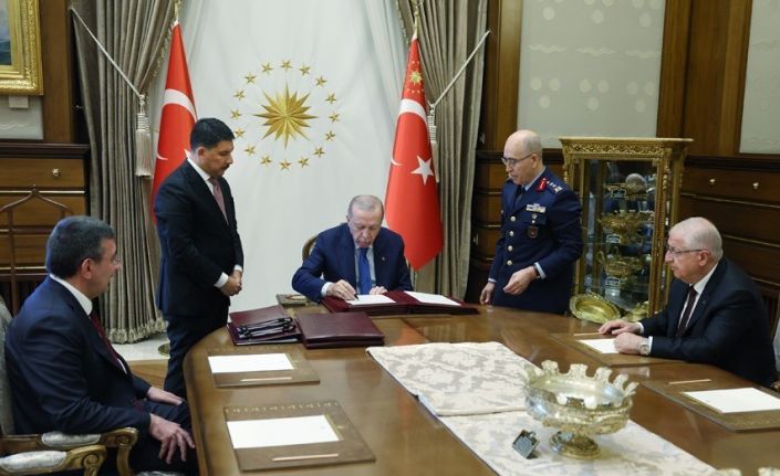 29 generalin görev süreleri 1 yıl, 478 albayın görev süreleri 2 yıl uzatıldı