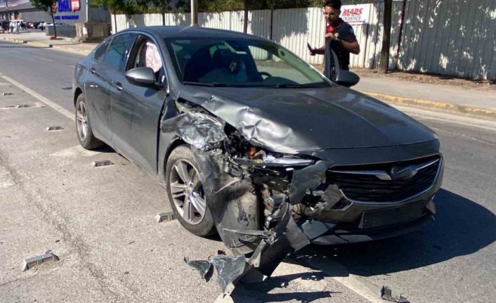 2 otomobil çarpıştı: 1 yaralı