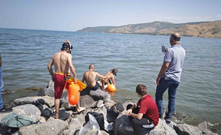30 Ağustos’ta Van Gölü’nde 6 kilometre yüzdüler