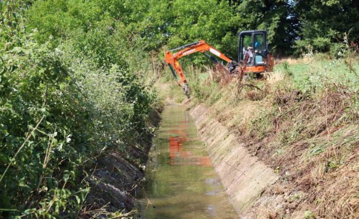 50 bin dekar tarım arazisini besleyen sulama kanallarında temizlik
