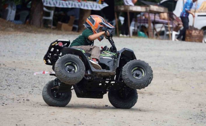 6 yaşındaki Ömer, ATV motoruyla festivalde dikkat çekti