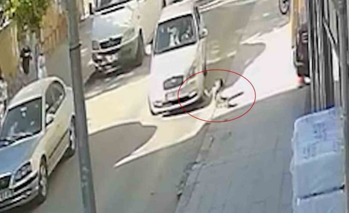 7 yaşındaki çocuğa otomobil çarptı: Kaza anı kamerada