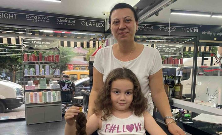 8 yaşındaki Asel’den "Saçım Saçın Olsun" projesine destek