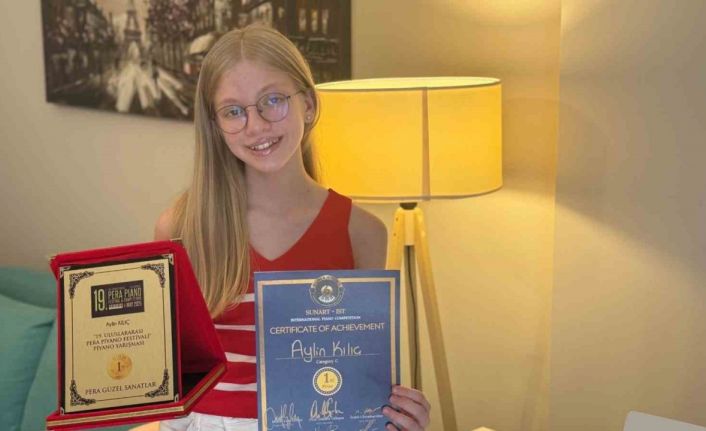 9 yaşında lise diploması aldı