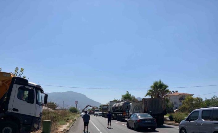 Açık damperle EDS direğine çarptı