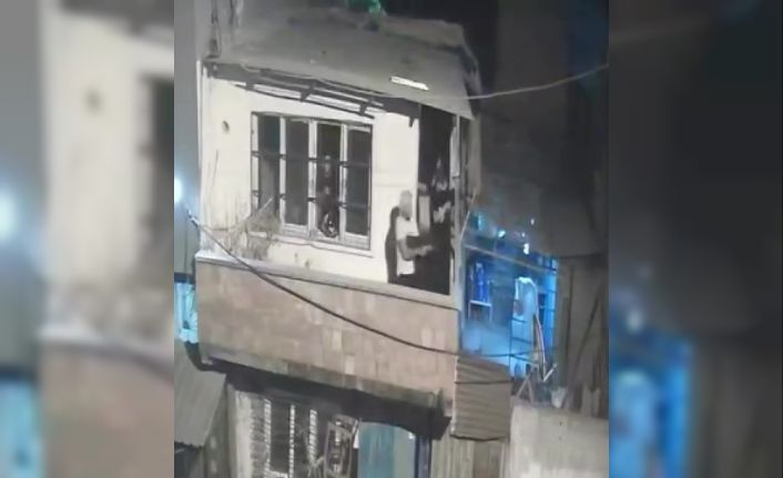 Adana’da balkondan balkona silahlı çatışma: 4 gözaltı