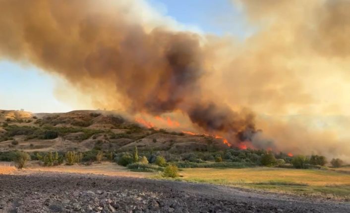 Adıyaman’da bahçe yangınına havadan ve karadan müdahale