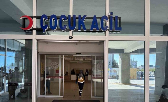 Adıyaman’da dehşet: Otomobilin bagajında mahsur kalan çocuk yaşam savaşı veriyor