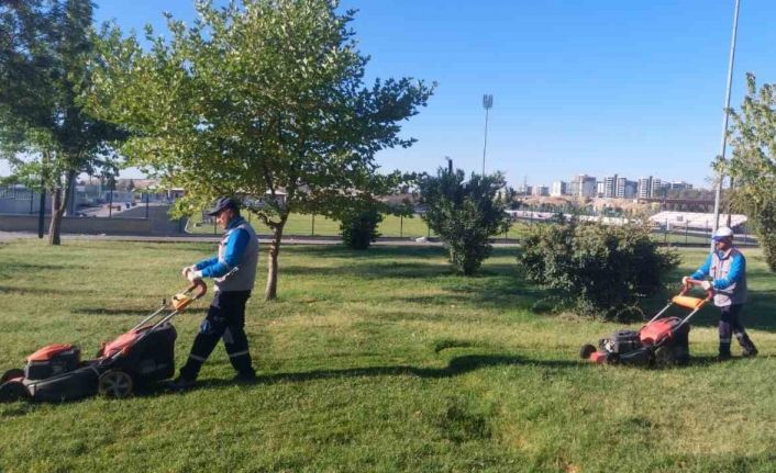 Adıyaman’da park ve bahçe bakımları devam ediyor
