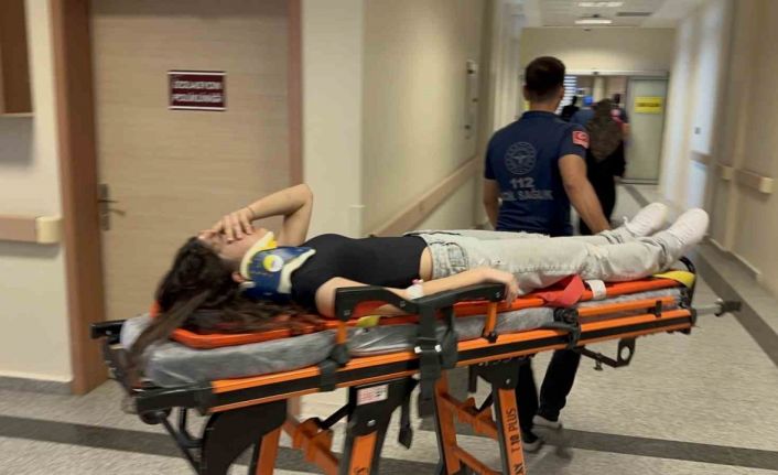 Adıyaman’da yolcu minibüsü elektrik direğine çarptı: 8 yaralı