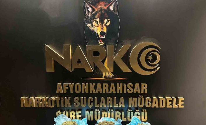 Afyonkarahisar’da 2 otomobilden 3 kilo 750 gram uyuşturucu ele geçirildi