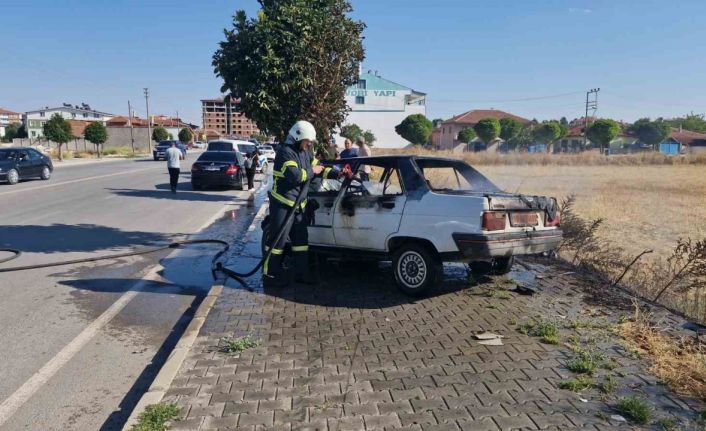 Ağaca çarpan otomobil yandı: 1 yaralı