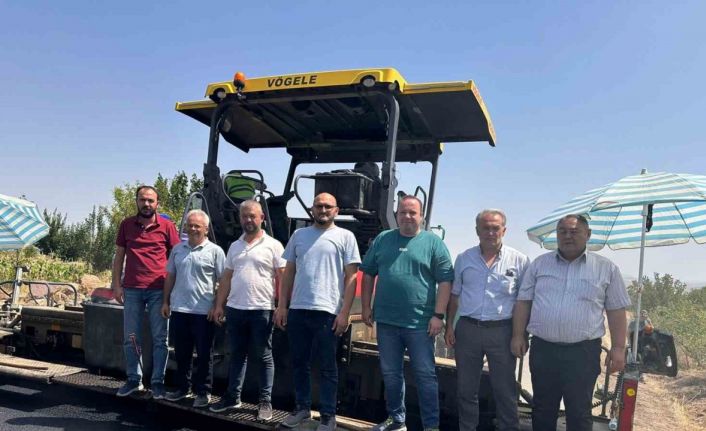 Ağzıkara köyünde sıcak asfalt çalışmaları sona yaklaştı