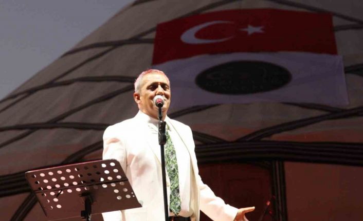 Ahlat’ta konser veren Yavuz Bingöl, Gazze’deki zulme dikkat çekti
