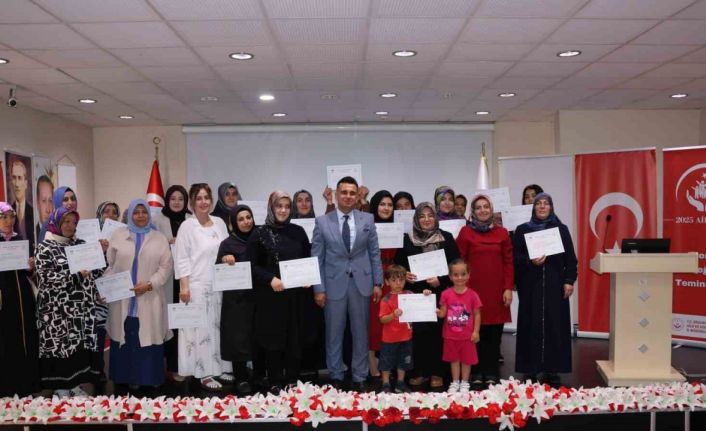 Aile eğitimi kursiyerlerine belge töreni