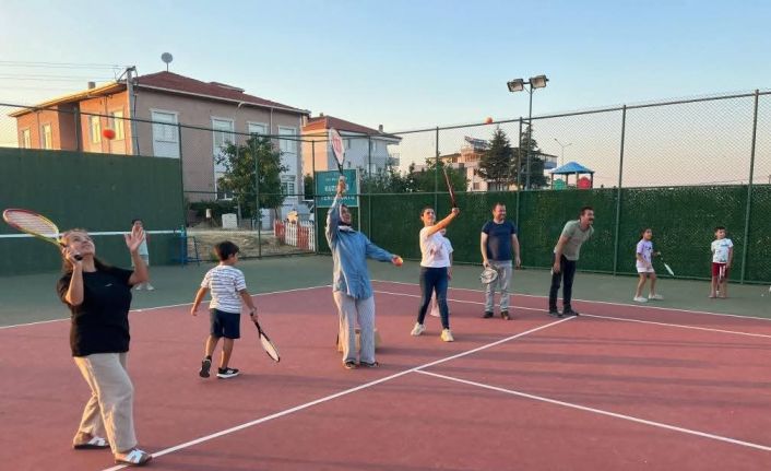 Aileler çocuklarıyla birlikte sporun keyfini çıkardı