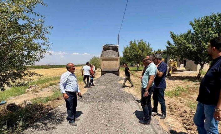 Akçadağ’da grup yolu çalışmaları devam ediyor