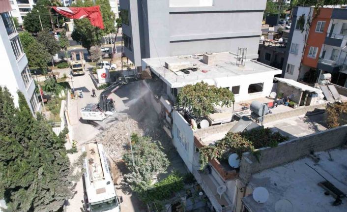 Akdeniz’de metruk yapılar yıkılıyor