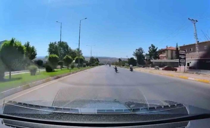 Akrobatik hareketler ile trafiği tehlikeye düşürmüşlerdi, cezadan kaçamadılar