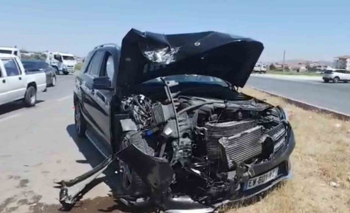 Aksaray’da 3 araç çarpıştı, 2’si çocuk 5 yaralı