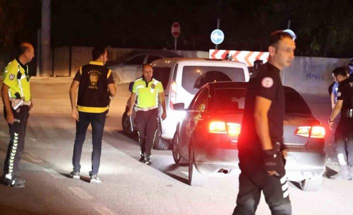 Aksaray’da araçlar ve şahıslar didik didik arandı