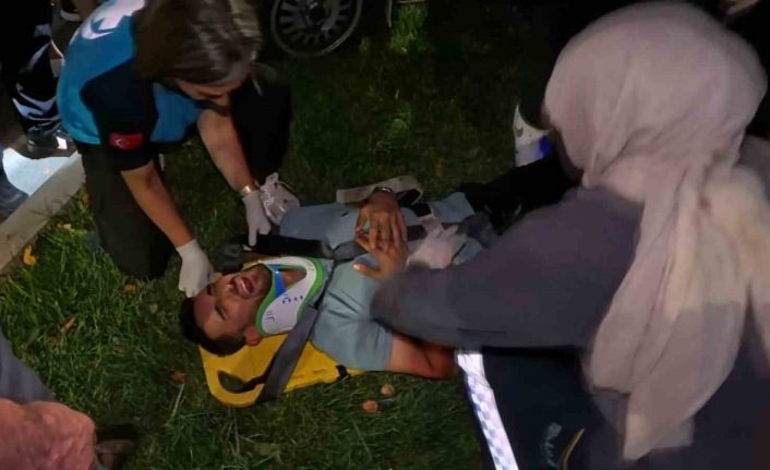 Aksaray’da kontrolden çıkan otomobil refüje çıktı: 1 yaralı