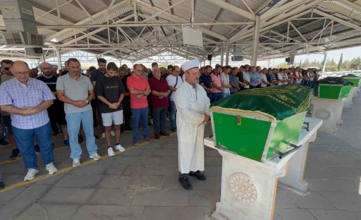Aksaray’da sert iniş sonucu ölen paraşütçü Gaziantep’te son yolculuğuna uğurlandı