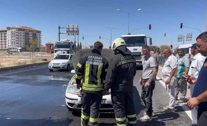 Aksaray’da seyir halindeki otomobilde yangın paniği